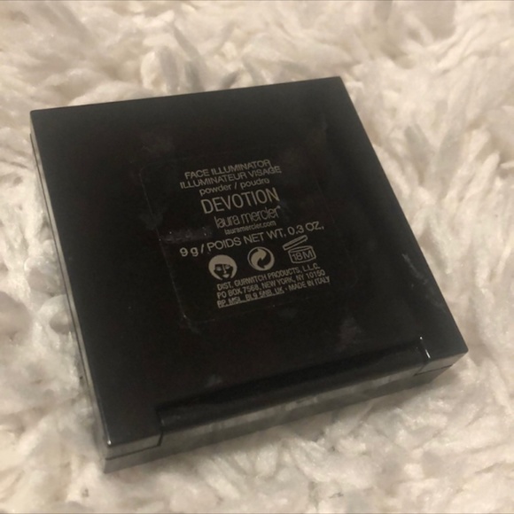 Laura Mercier Face Illuminator Powder - Picture 4 of 4